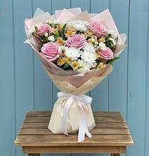Букет цветов из:  Гвоздики, Орхидеи и Розы в Мухоршибири