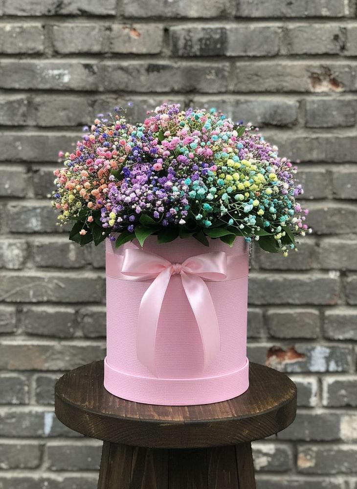 Цветочная композиция из Гипсофила и Розы в шляпной коробке в Мухоршибири