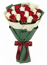 Букет Микс из красных и белых роз в Мухоршибири