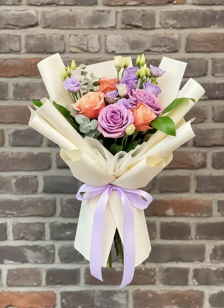 Букет цветов из: Лизиантусы и Розы в Мухоршибири