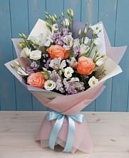 Букет цветов из:  Лизиантусы, Розы, Альстромерии и Гипсофила в Мухоршибири