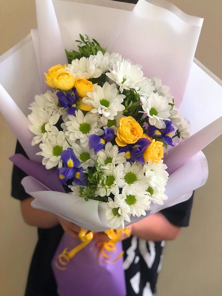 Букет цветов из: Ирисы, Хризантемы и Розы в Мухоршибири