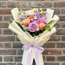 Букет цветов из:  Лизиантусы и Розы в Мухоршибири