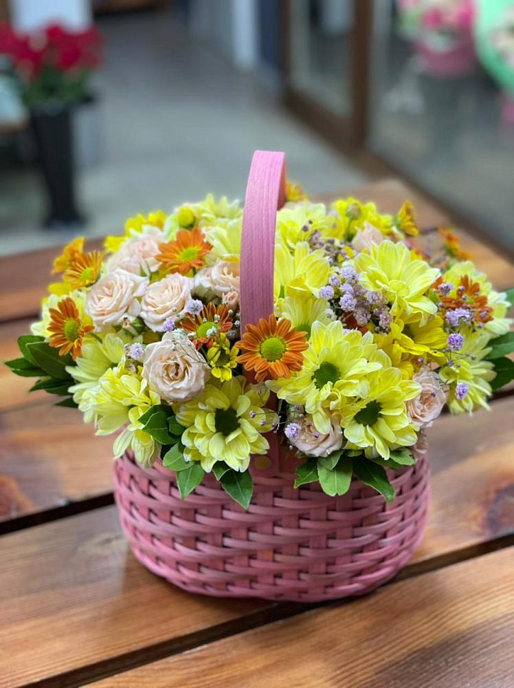 Цветочная композиция из Хризантемы и Розы в корзине в Мухоршибири