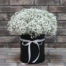 Цветочная композиция из Гипсофила в шляпной коробке в Мухоршибири