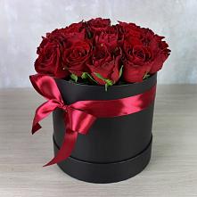 Цветочная композиция из Розы в шляпной коробке в Мухоршибири