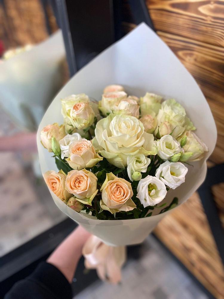 Букет цветов из: Розы и Лизиантусы в Мухоршибири