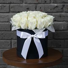 Цветочная композиция из Розы в шляпной коробке в Мухоршибири